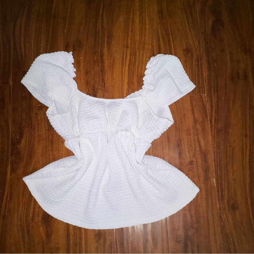 Chic White Ruffled Blouse - Picture 5 of 5